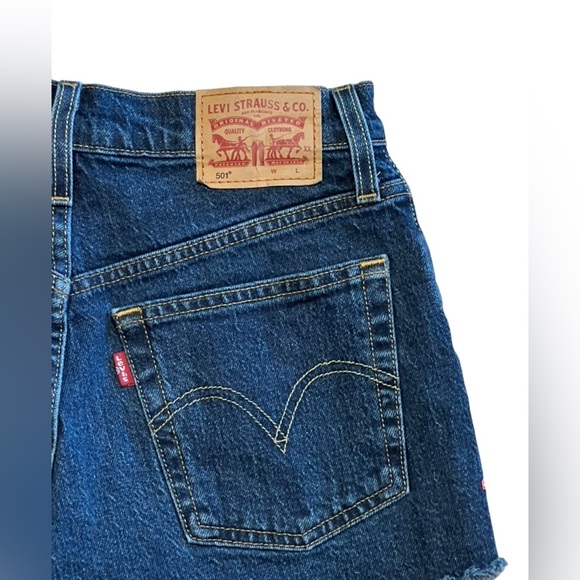Levi’s 501 medium wash button fly cut off denim shorts - Picture 4 of 11